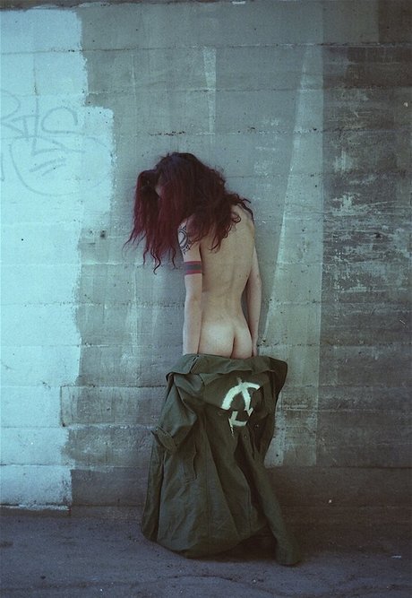 Cam Damage nudes actress pics