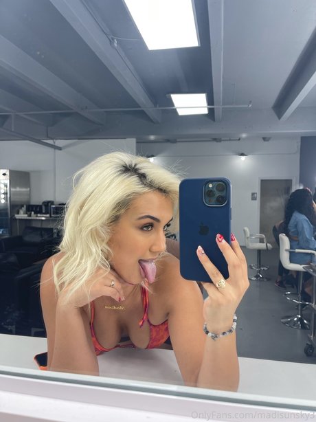 Madisun Sky beautiful model photo