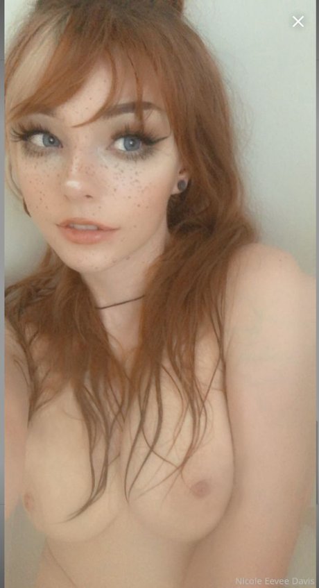 Eevee Davis beautiful model galleries