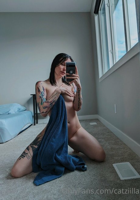 tallgirl onlyfans naked image