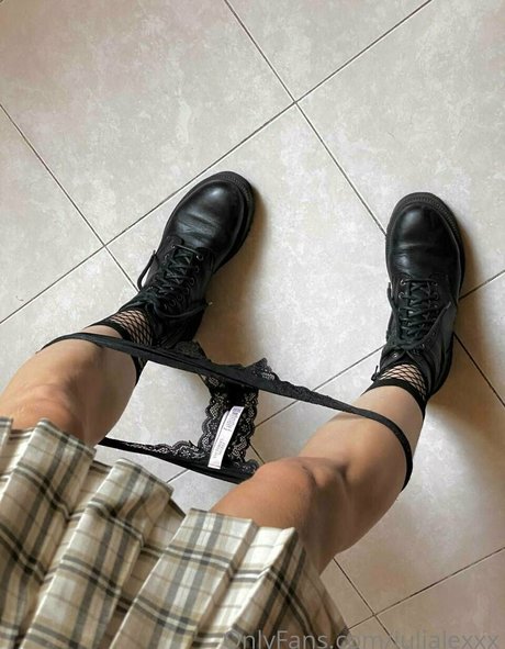 Julie Hielbert model naked pictures