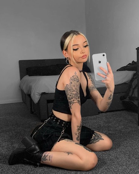 jadexberry naked actress pic