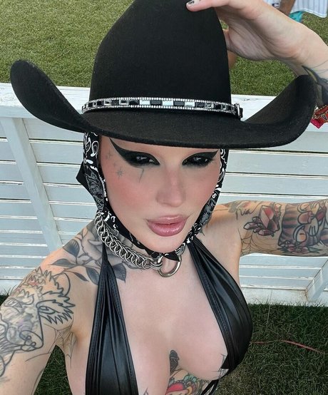 Embodoe model xxx pictures