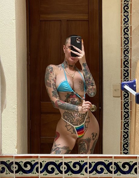 Embodoe nice model photo