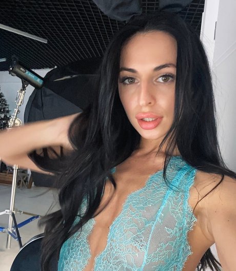 Kitana Young exclusive star pics