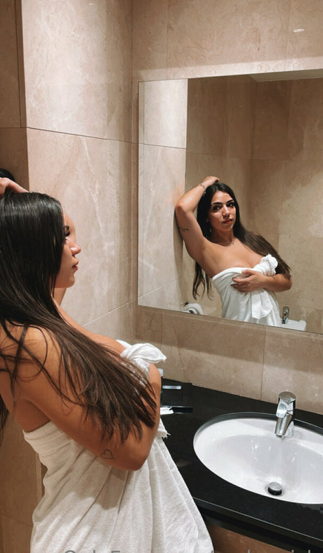 Carlaaaish star pornographic picture