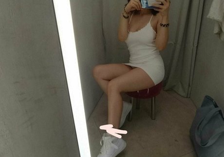 hollyloly sexy actress img