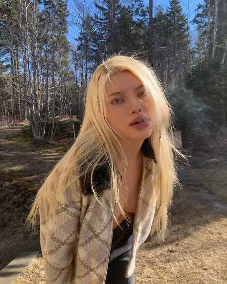 diakimeko model perfect pictures