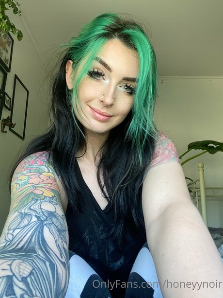 Honeyy Noir xxx star picture
