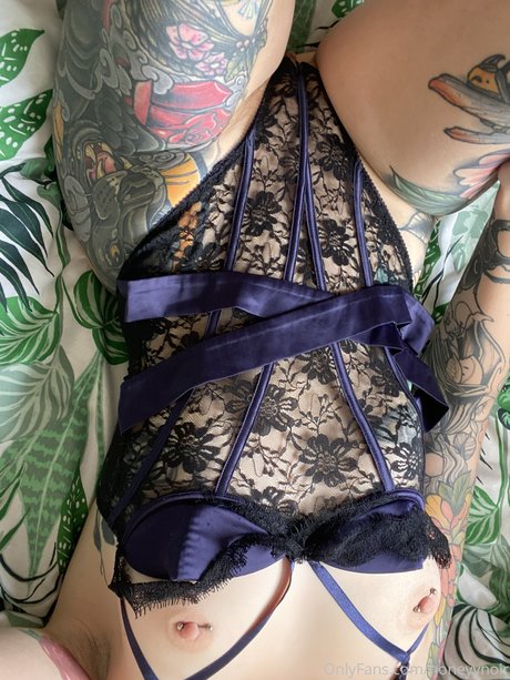 Honeyy Noir pornstar perfect images