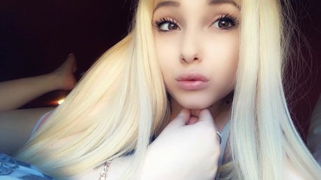 eveliinngy naked star image