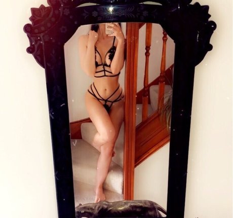 Peaboo hot model picture