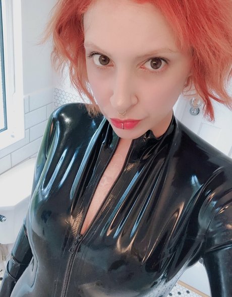 vanpsuicide model beautiful photo