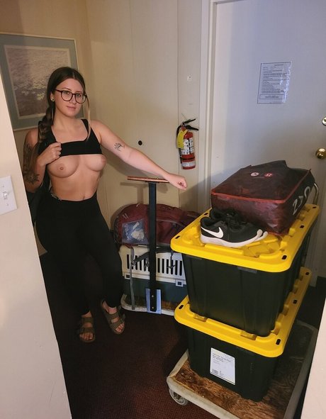 JadeMoon nude model gallery