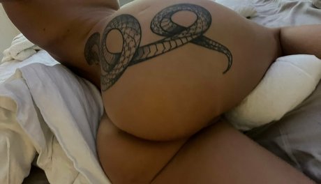 hannahmakala art model gallery