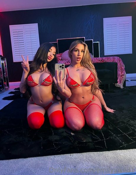 Emilyy Wild sexy model images