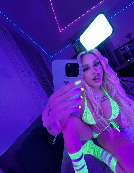 Emilyy Wild star sexy pic