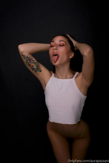 Aura Pazzani nice model pics