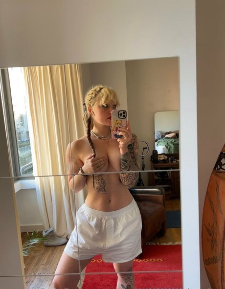 tweetylau naked model galleries