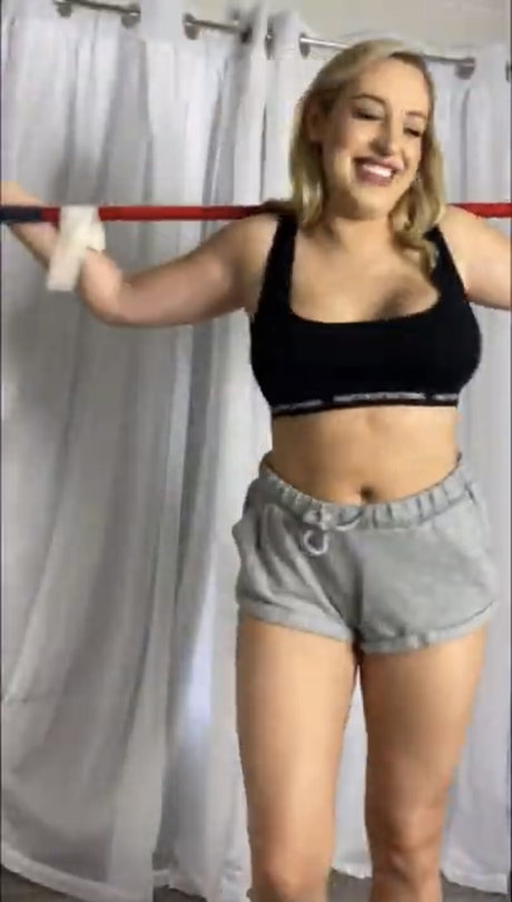 Jessie Sims model best img