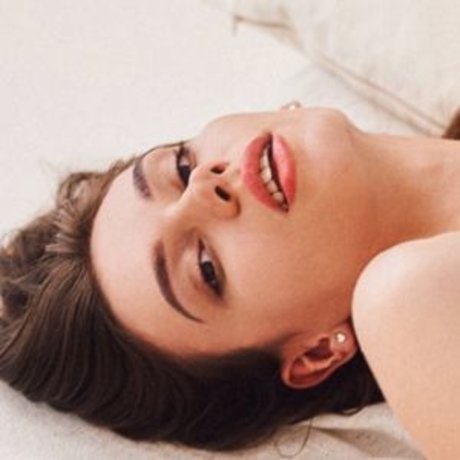 Amy Karamel naked model pic