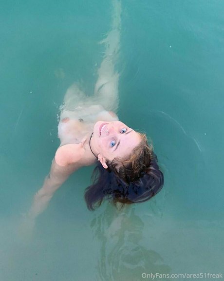 Area51Freak model naked image