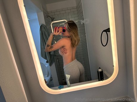 Della Dreams sexy model pic