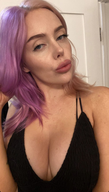 Della Dreams nude model photo