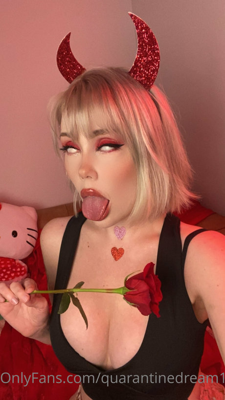 Della Dreams naked model photo