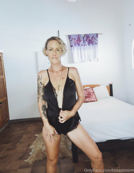 breastmom star high quality pictures