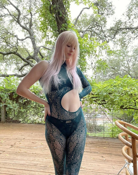 Taylorwould model top pictures