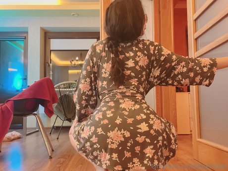 Eleemoon model pornographic pics