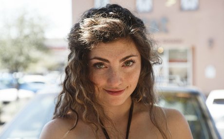 Gillian Barnes free pornstar galleries