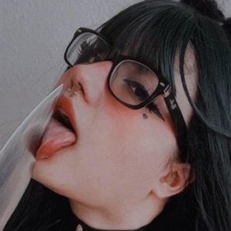 Niniitard naked actress photo