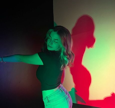 Riley F pornstar hd pics