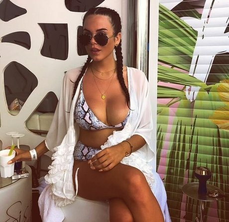 Nana Van Veghel pretty model photos