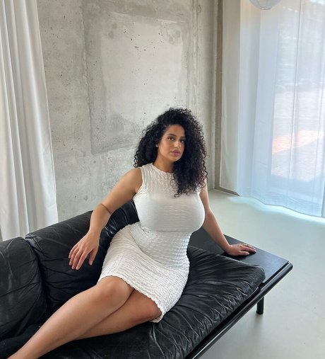 Anna Maria model exclusive img