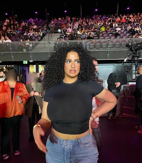 Anna Maria exclusive star galleries