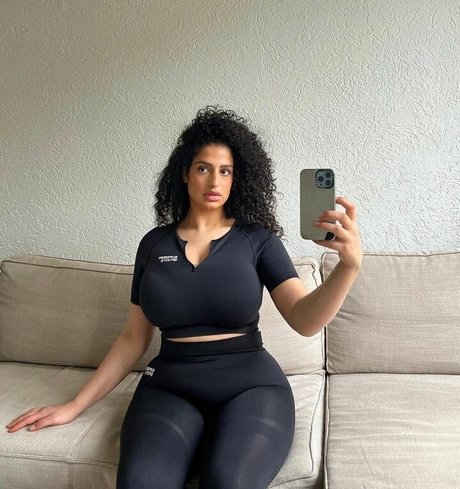 Anna Maria sexy actress img