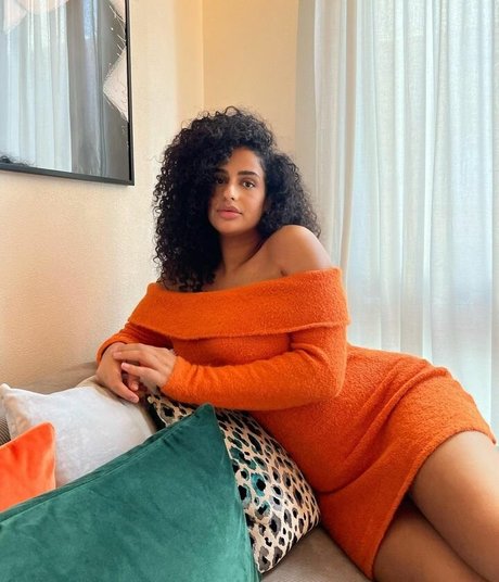 Anna Maria exclusive star photos