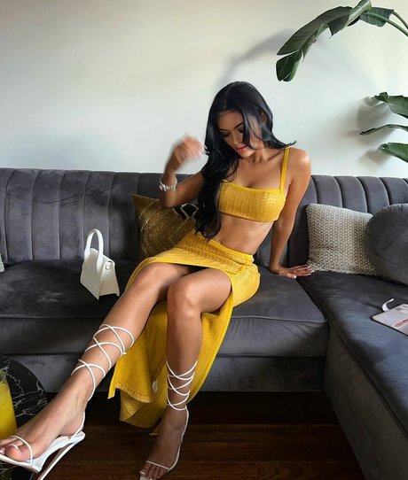 Eliza Inverno naked actress photo