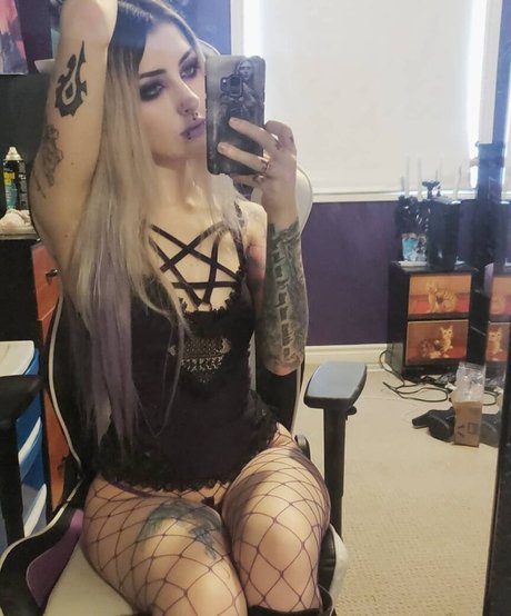 LadySurvival star porn gallery