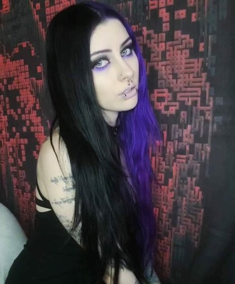 LadySurvival model beautiful pics