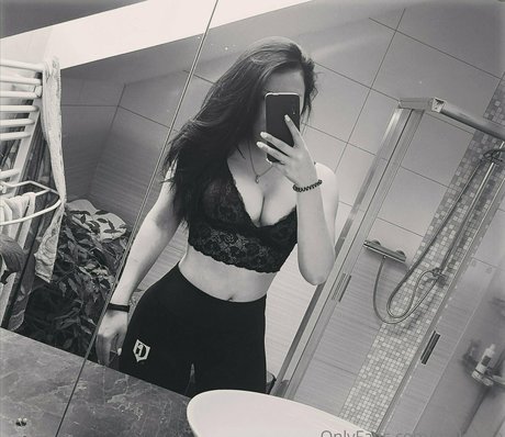 makynaa free model gallery