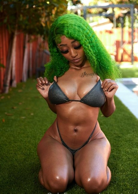 miaa tvvv star hot picture