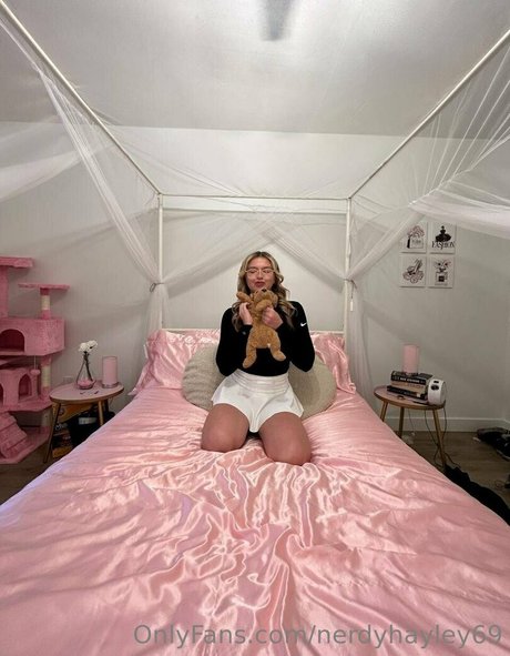 nerdyhayley69 beautiful model img