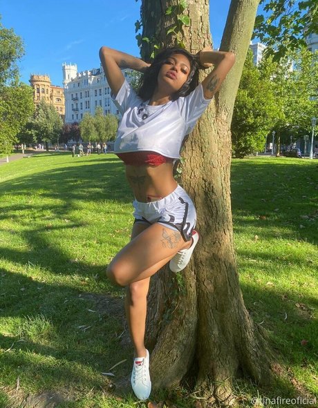 TinaFire naked star photo