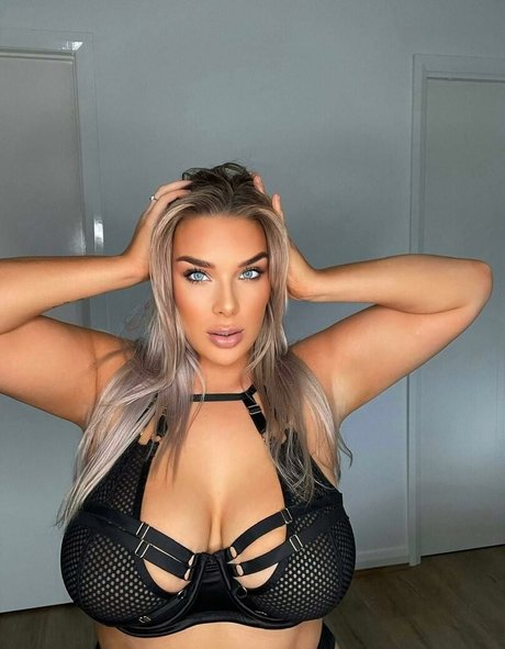 Ashleemunday art star pictures