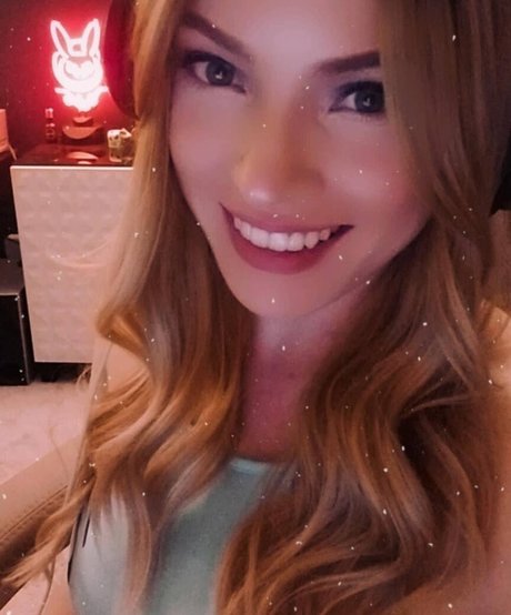 MsAmanda erotic star photo