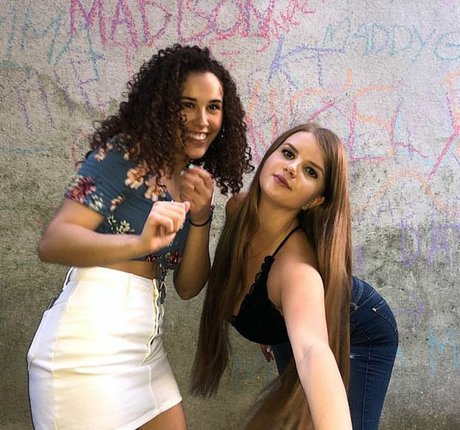 Elizabeth M free star img